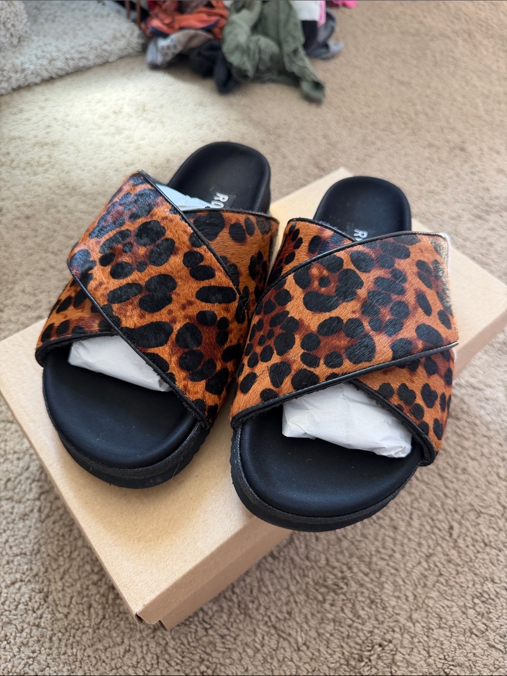 NWT leopard ROAM slides 7-7.5